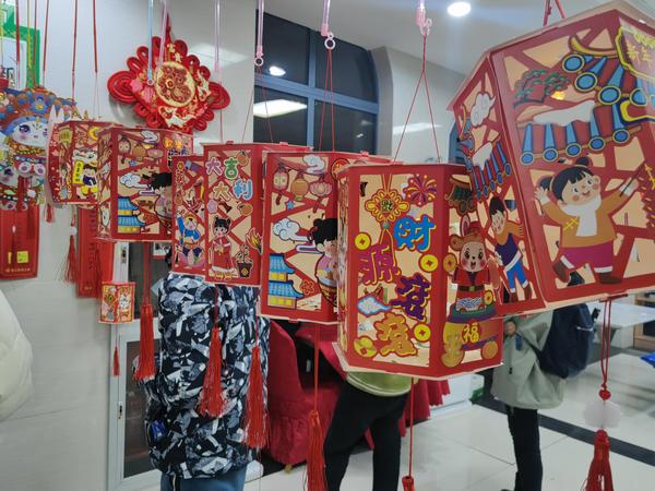 “兔”個(gè)團(tuán)圓 海岸的元宵很“鬧猛”